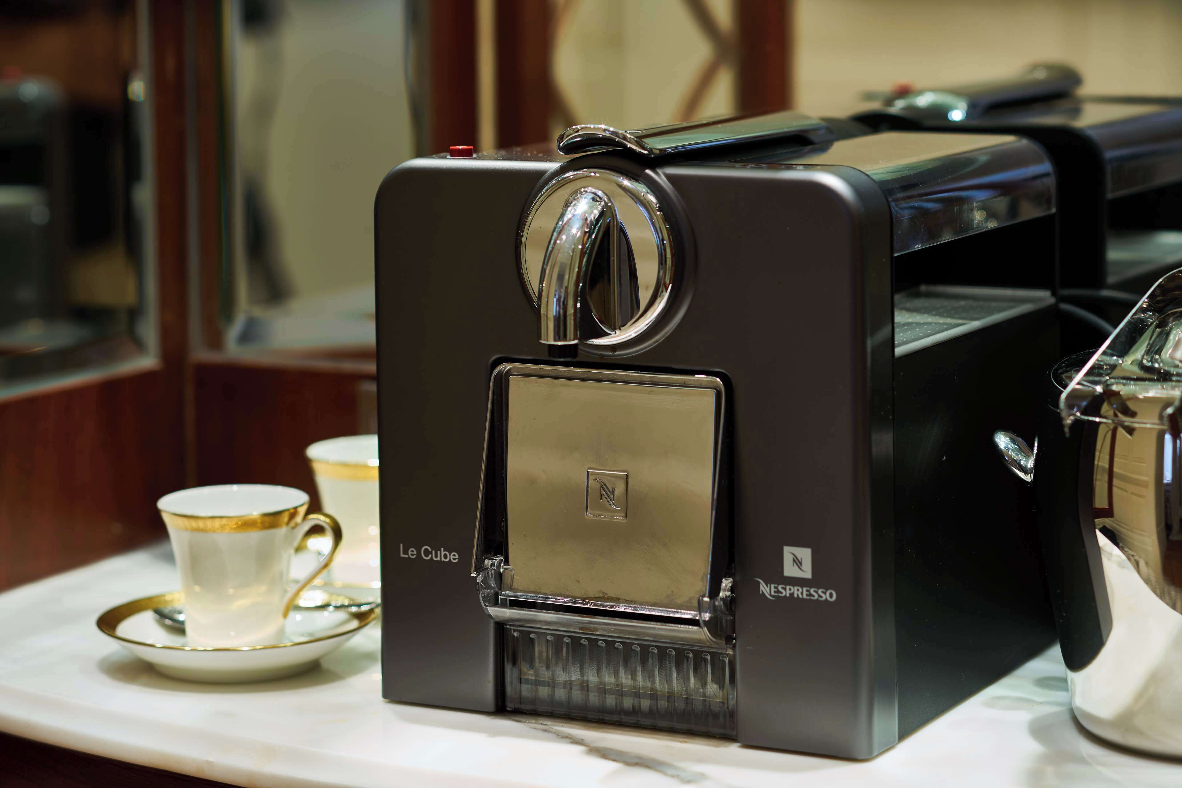 Ropa de cama de alta calidad, camas con pillow-top y minibar 