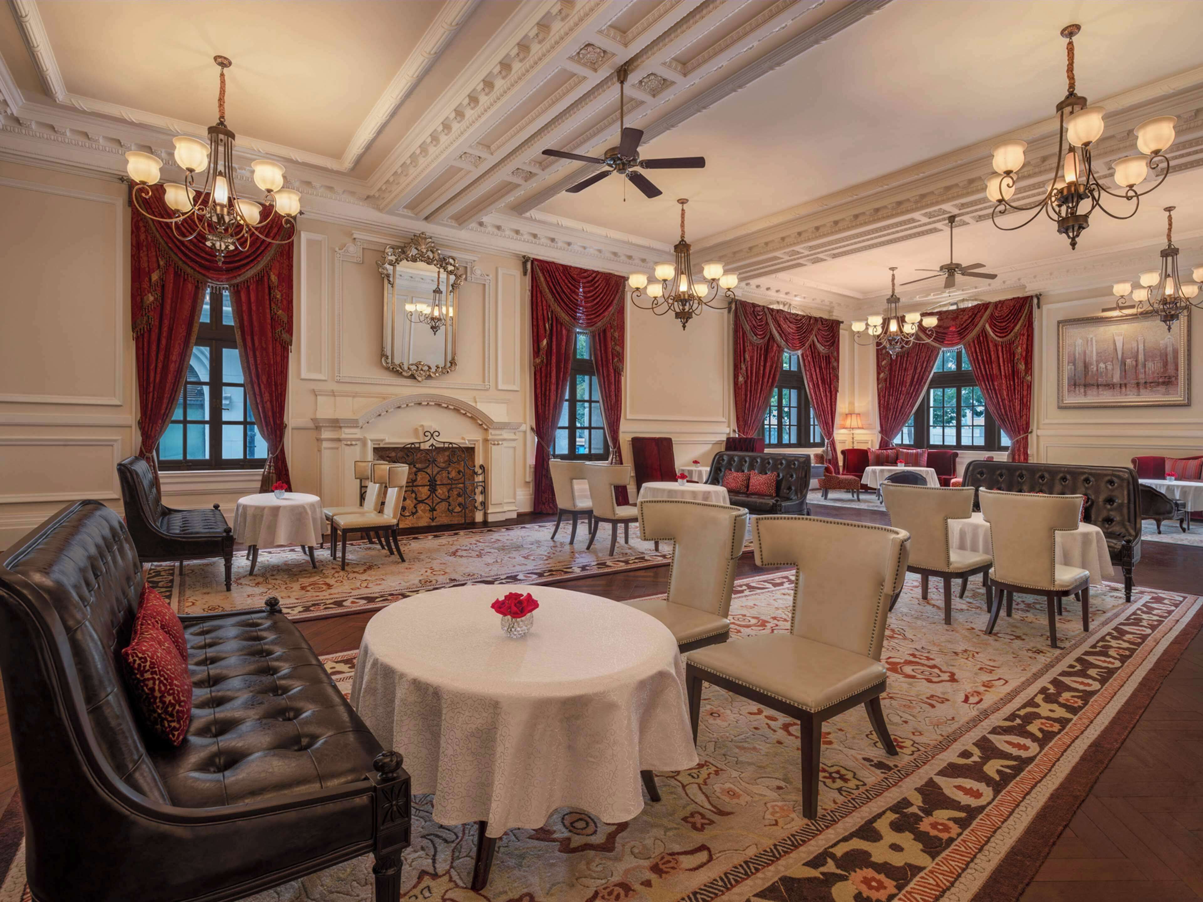 4 restaurants, breakfast, lunch, dinner served; international cuisine