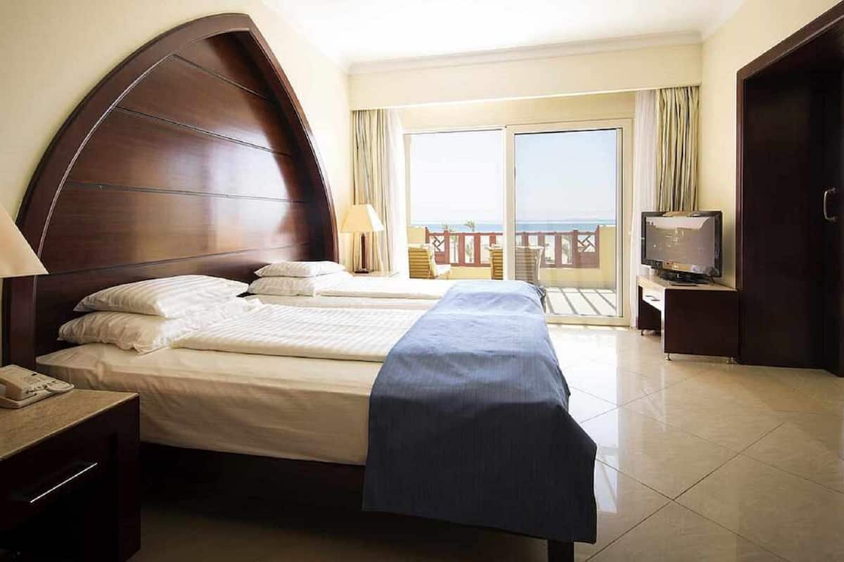 hypo-allergenic bedding, minibar, in-room safe, desk