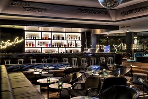 Bar (on property) - Motel One Hamburg am Michel (Hamburg)