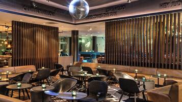 Bar (in der Unterkunft)