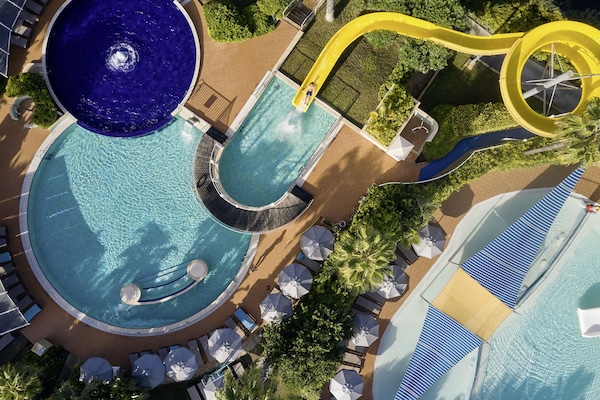 Seasonal outdoor pool, pool umbrellas, sun loungers