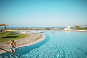 4 outdoor pools, pool umbrellas, sun loungers