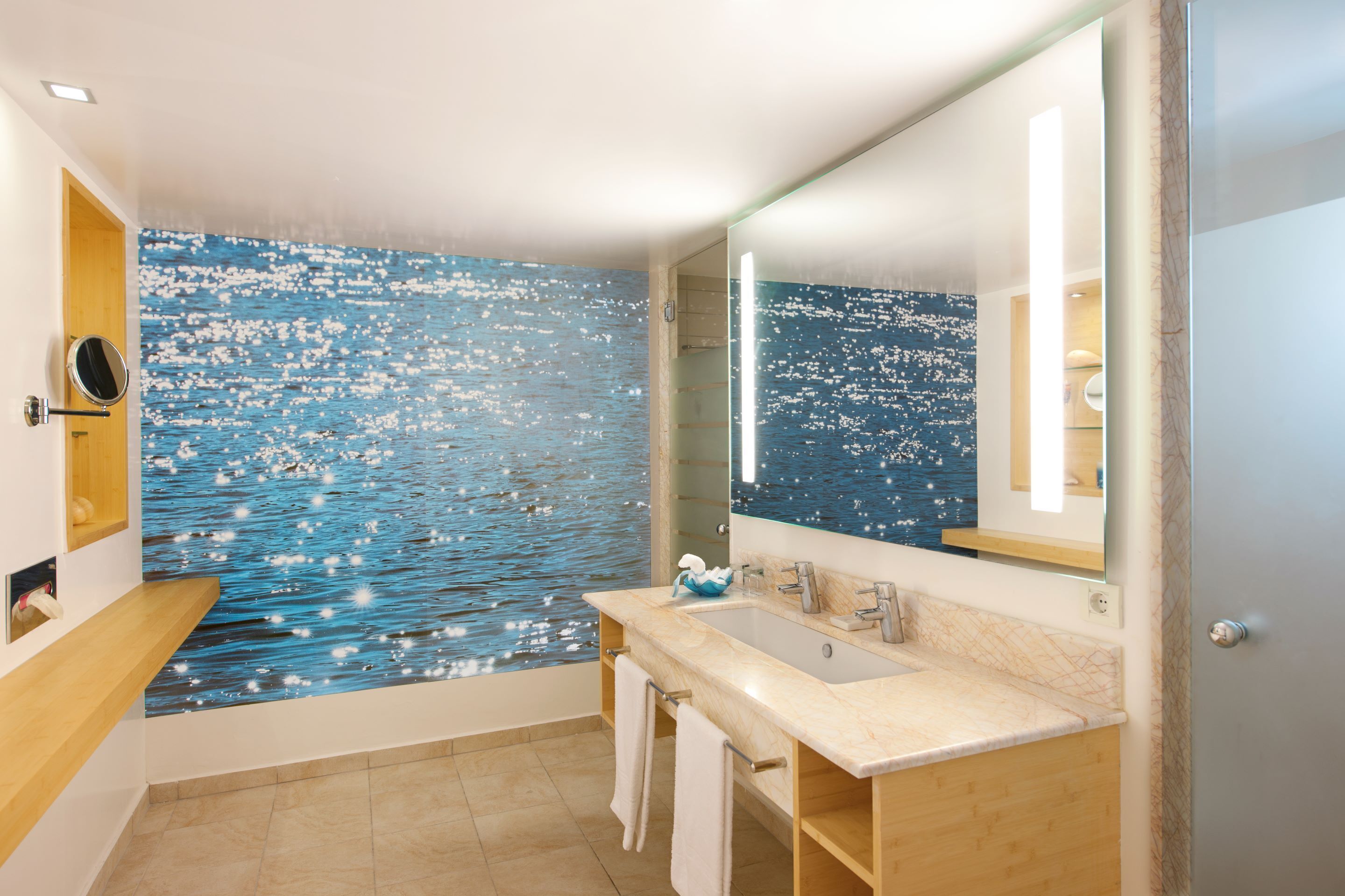 superior double room | bathroom | hair dryer, towels