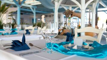 3 restaurantes; se sirven desayunos