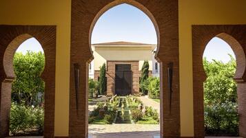 المنشأة من الخارج