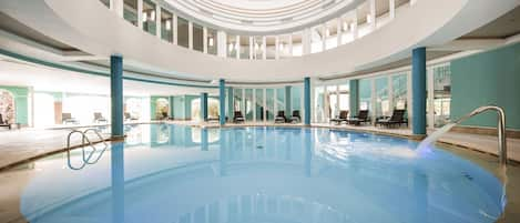 Indoor pool, 2 outdoor pools