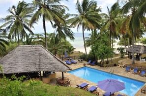 Outdoor pool - Kinasi Lodge (Mafia Island)
