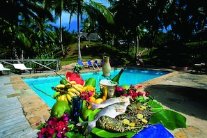Kolam renang outdoor