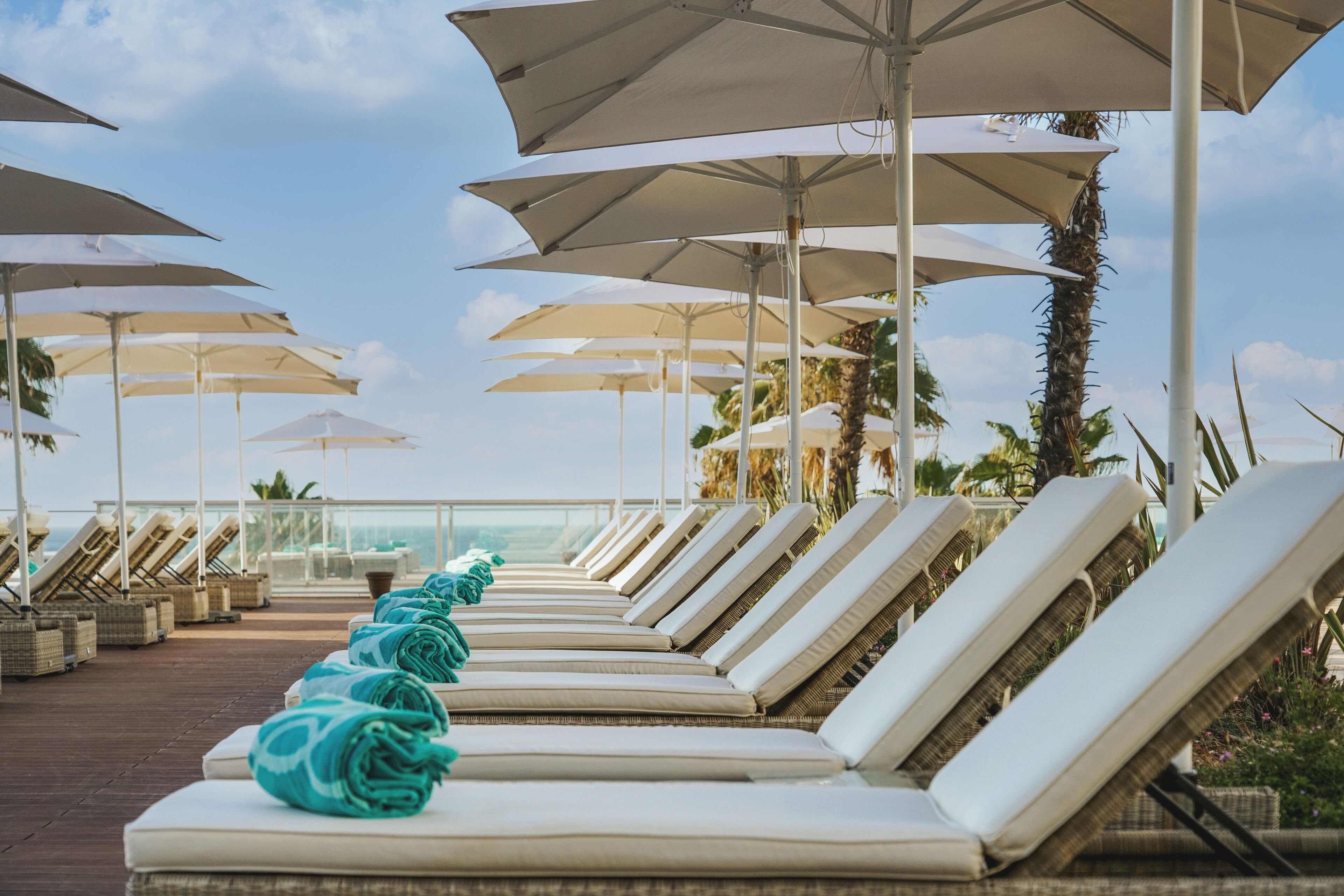 Indoor pool, 2 outdoor pools