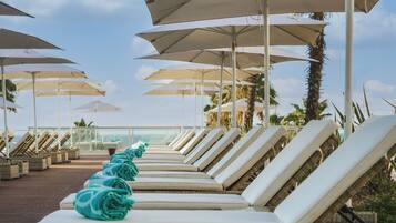 Indoor pool, 2 outdoor pools