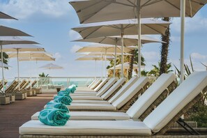 Indoor pool, 2 outdoor pools