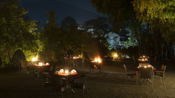 Couples’ dining