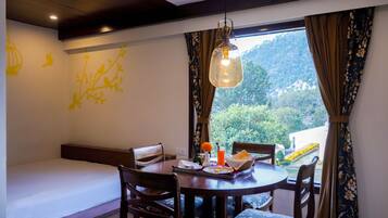 Chambre Deluxe | Restauration dans la chambre