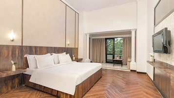 Deluxe Room | Down duvets, minibar, in-room safe, desk