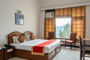 Down duvets, minibar, in-room safe, desk - Country Inn, Bhimtal (Nainital)