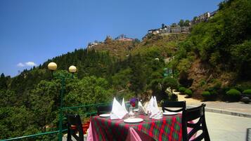 Breakfast, lunch and dinner served