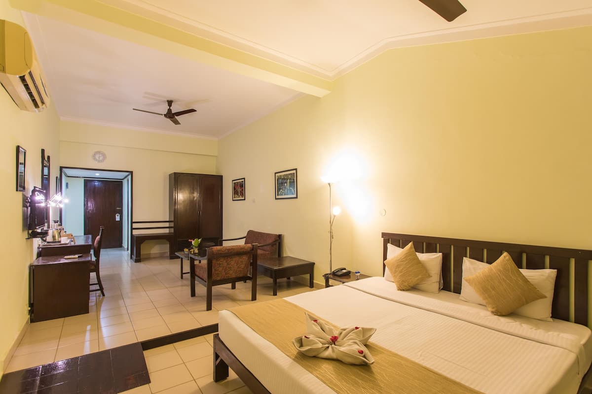 Deluxe Room | In-room safe, desk, free WiFi, bed sheets