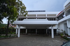 A building with a sign reading 'INDO ASIA HERITAGE MADIKERI'. - Indo Asia Heritage, Madikeri (Madikeri)