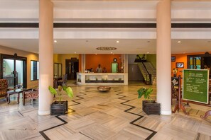 Lobby - Hotel Coorg International (Madikeri)