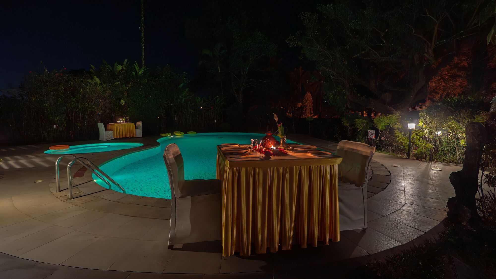 Couples’ dining