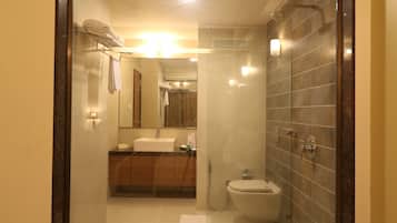 Shower, free toiletries, hair dryer, towels