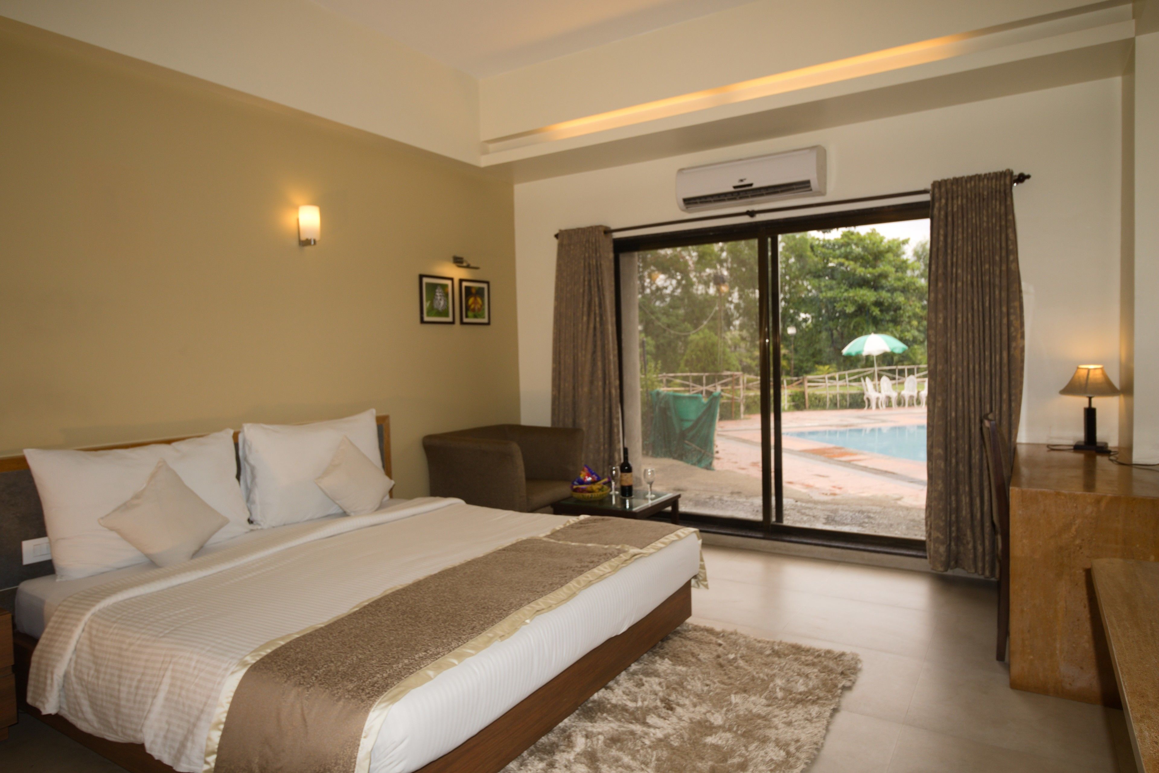 Rollaway beds, free WiFi, bed sheets