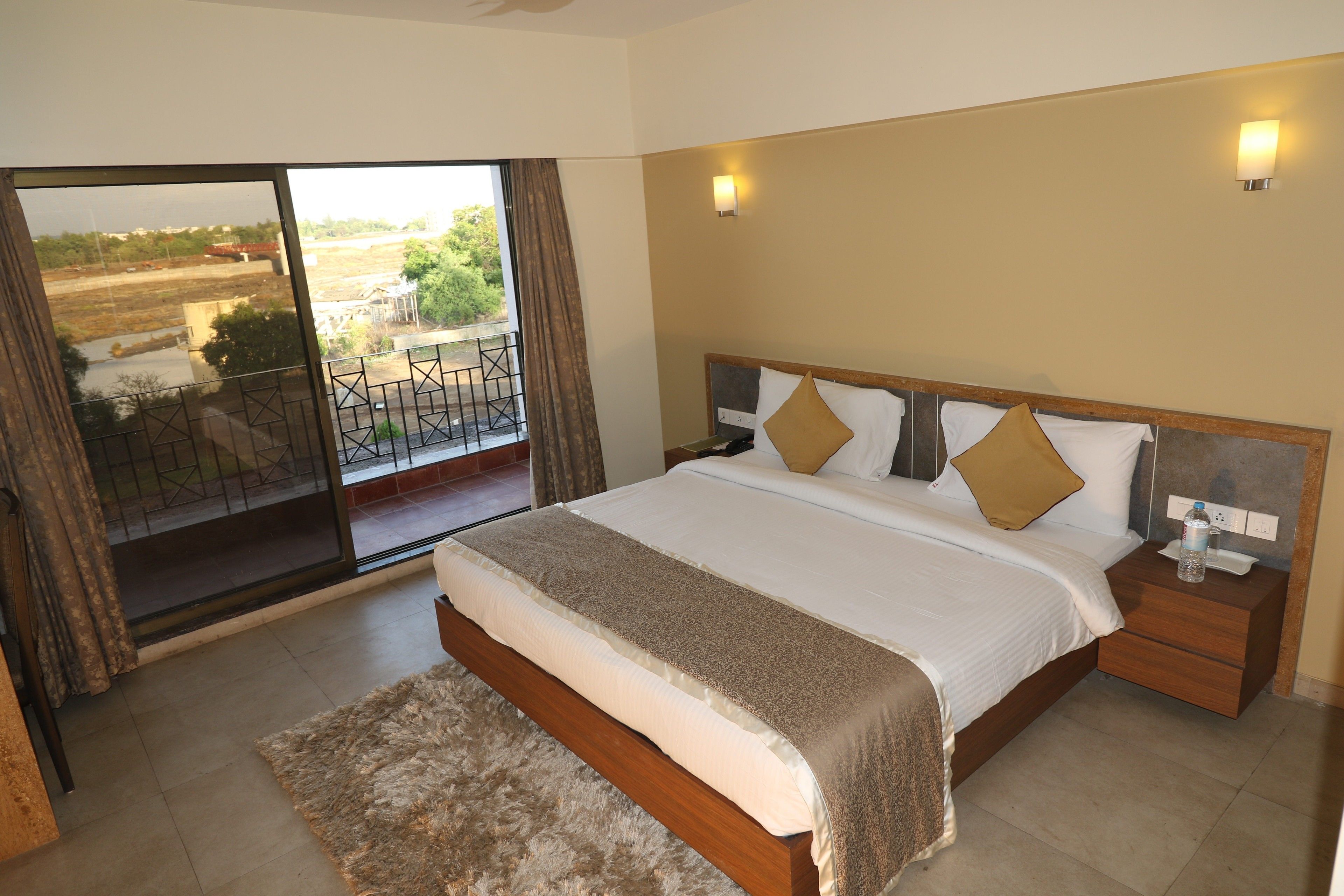 Rollaway beds, free WiFi, bed sheets