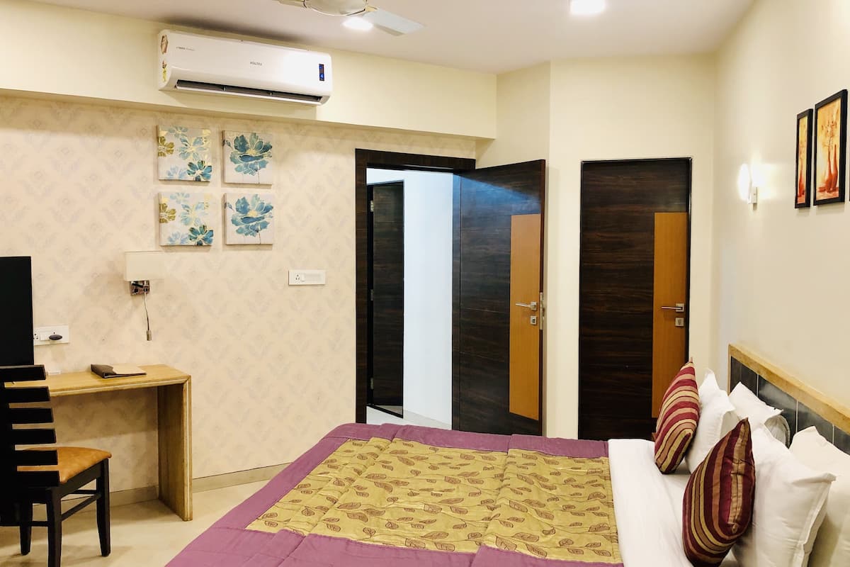 Riviera Suite | 1 bedroom, rollaway beds, free WiFi, bed sheets