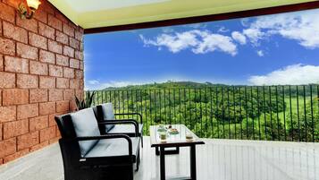 Cliff View with Bathtub | Balcony view