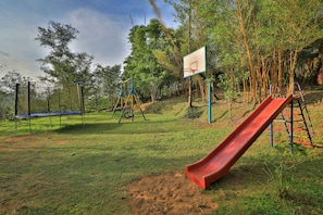 Kawasan main kanak-kanak – terbuka