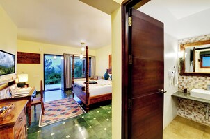 Premium Studio Suite, Garden View | Premium bedding, memory foam beds, minibar, in-room safe