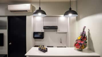 Suite Room | Private kitchen | Fridge, microwave, dishwasher, coffee/tea maker