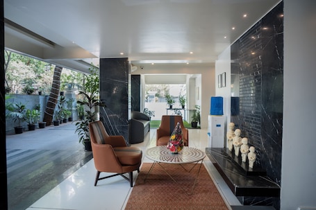 Lobby sitting area. AR Suites Fontana Bay