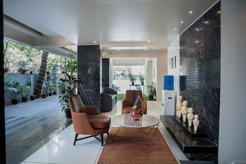 AR Suites Fontana Bay