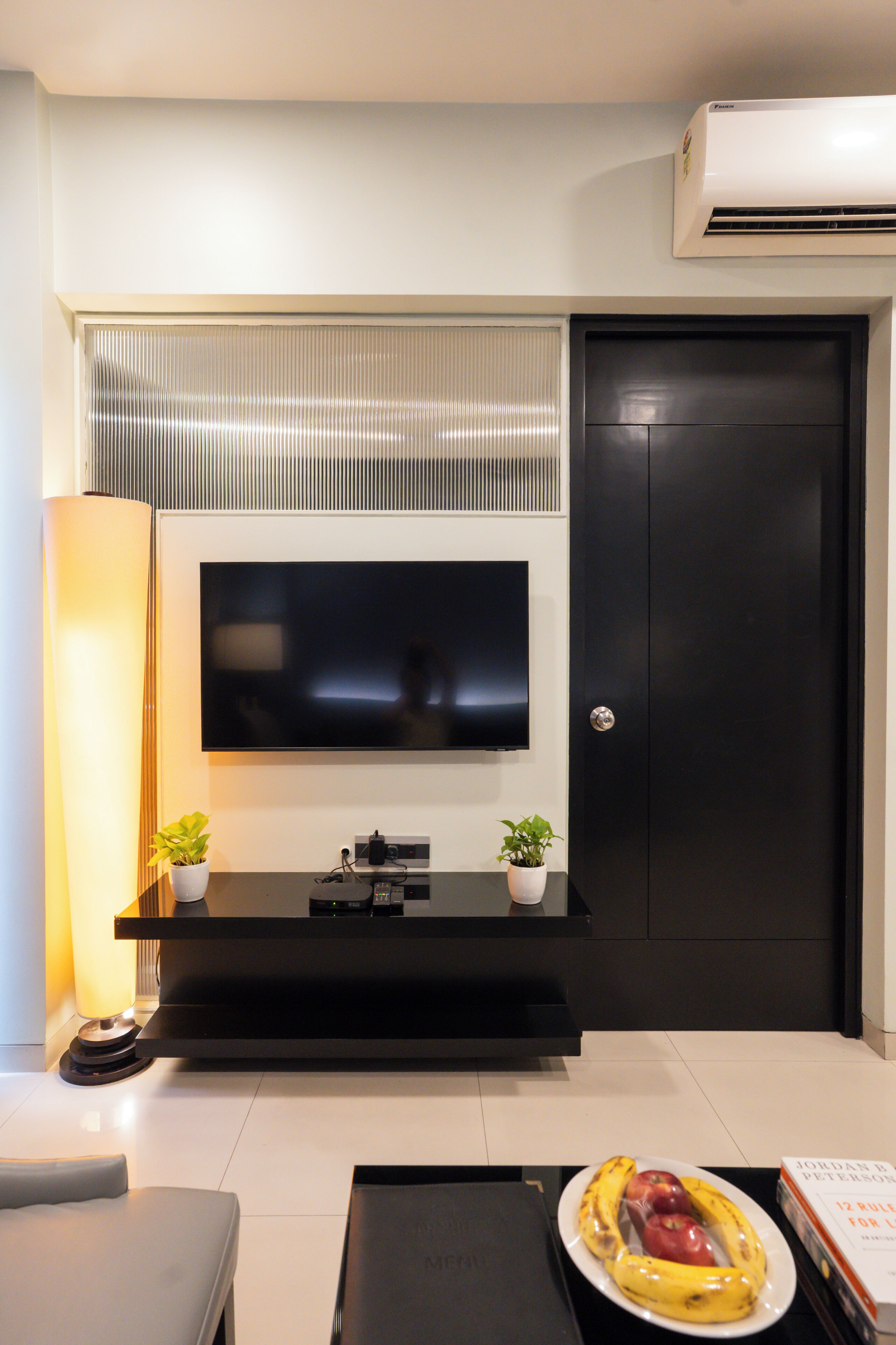 Suite Room | Minibar, in-room safe, desk, laptop workspace