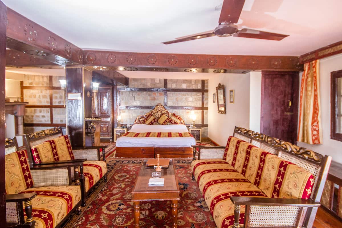 egyptian cotton sheets, premium bedding, in-room safe, desk