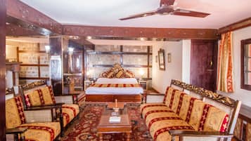 Egyptian cotton sheets, premium bedding, in-room safe, desk