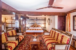 Egyptian cotton sheets, premium bedding, in-room safe, desk - WelcomHeritage Grace Hotel (Dharamshala)