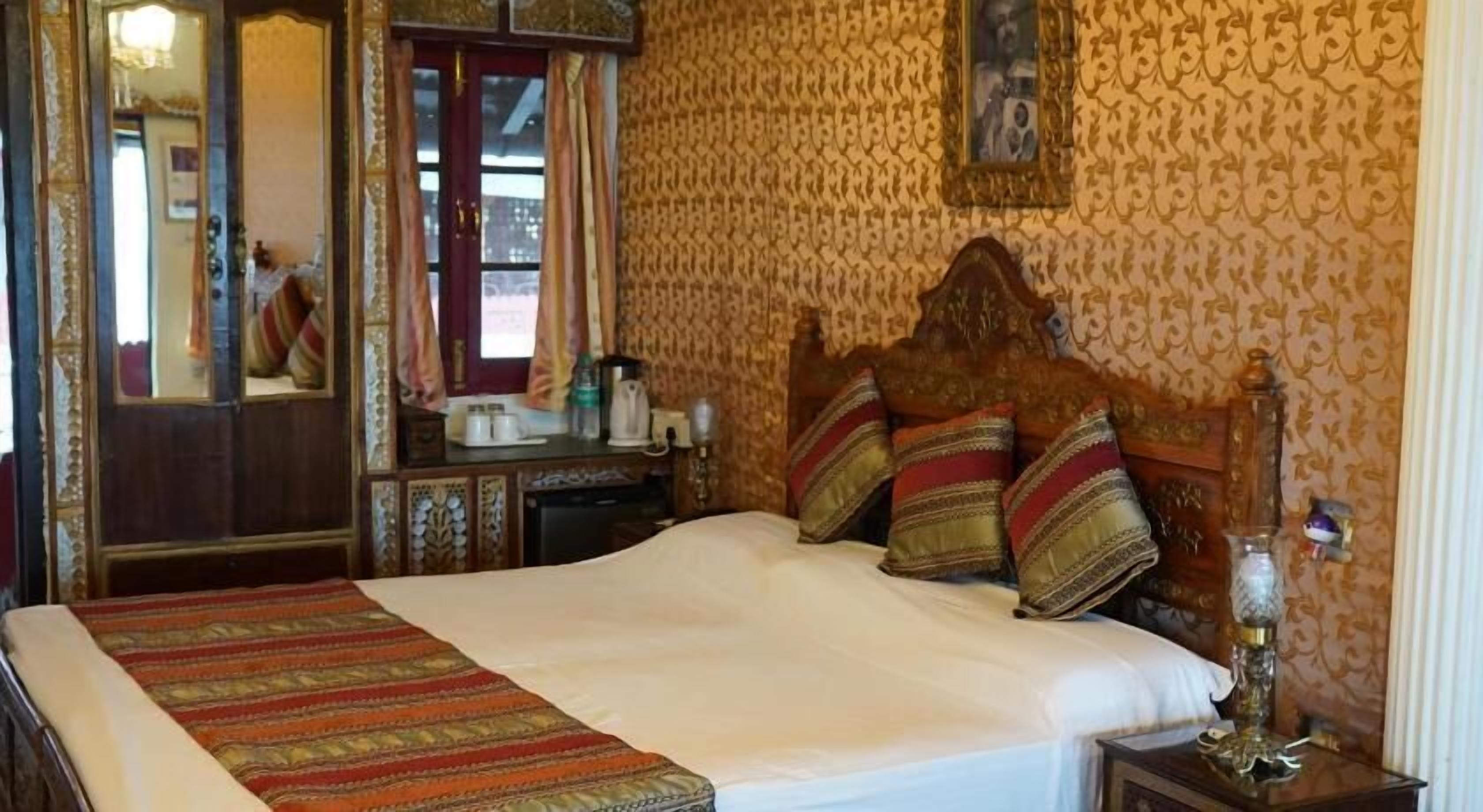 Lakens van Egyptisch katoen, luxe beddengoed, een kluis op de kamer