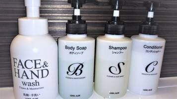 Combined shower/tub, free toiletries, hair dryer, slippers