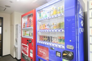 Vending machine - Smile Hotel Tokyo Ayase Ekimae (Tokyo)