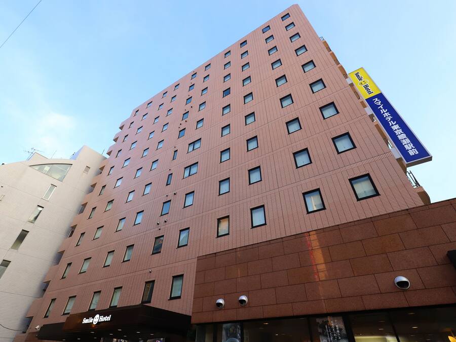 Bagian depan properti - sore/malam
