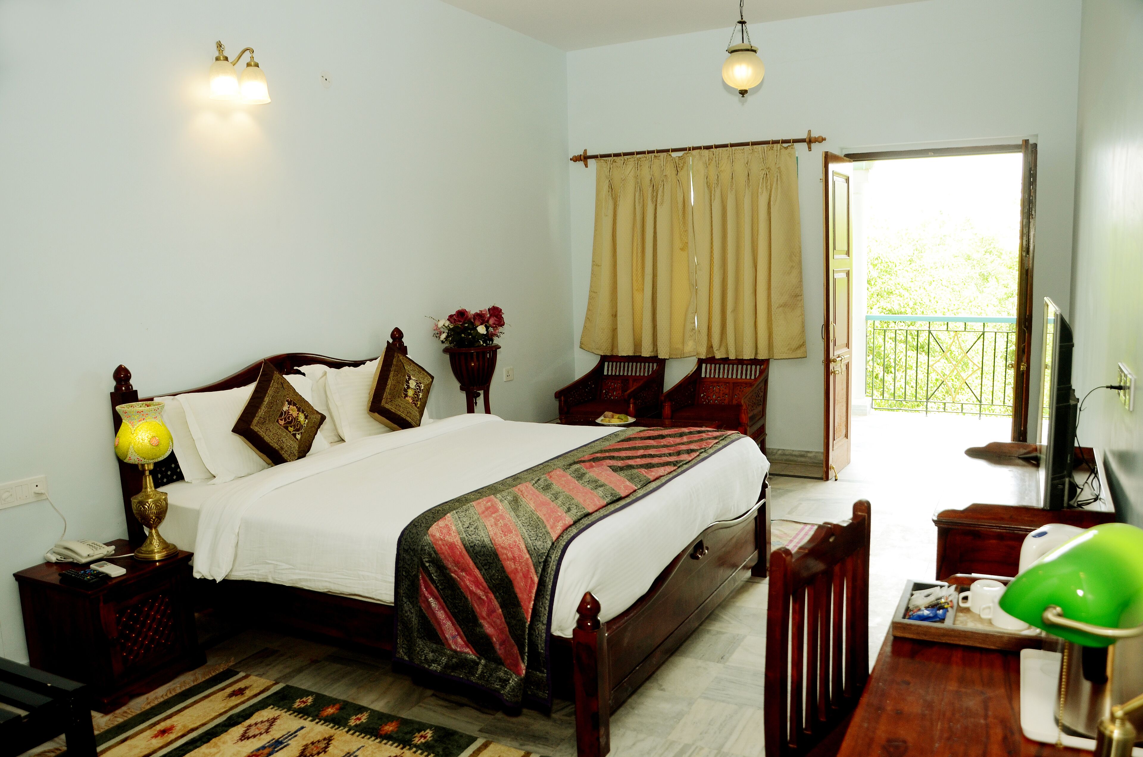 Zuper DeluxZ Room - Twin Room | Individually furnished, desk, iron/ironing board, free WiFi