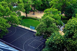 An aerial view of a park with a basketball court, benches, and trees. - Silver Hotel Budapest City Center (Budapest)
