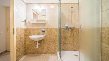 Standard Double Room | Bathroom