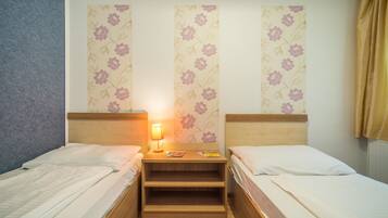 52-cm TV with cable channels