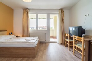 Standard Double Room | In-room safe, desk, free WiFi, bed sheets - Silver Hotel Budapest City Center (Budapest)