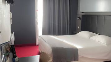 Habitación doble Confort | Escritorio, insonorización y ropa de cama