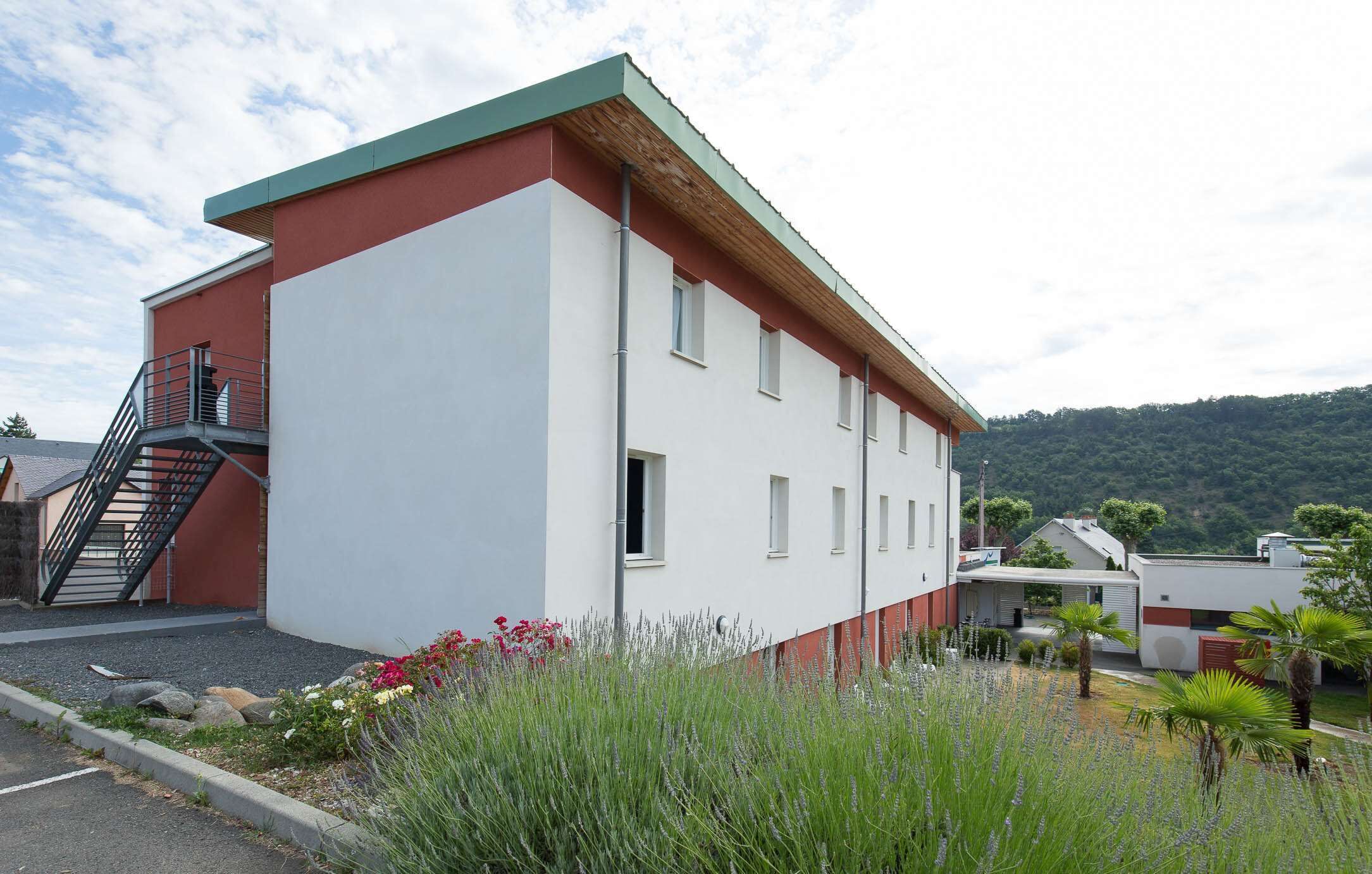 Vista frontal de la propiedad